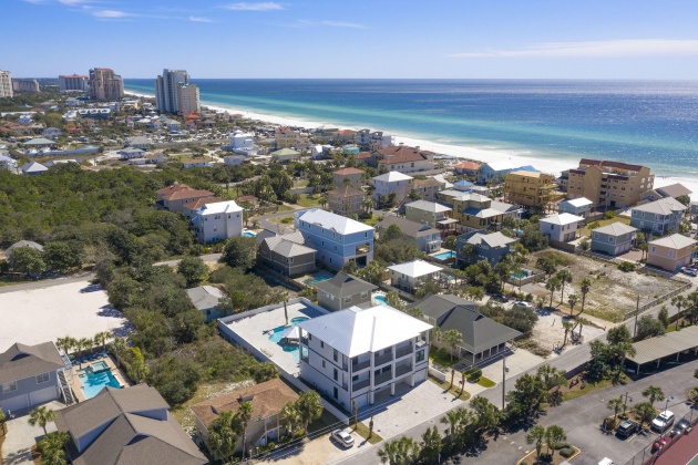 Destin, Florida 32550, 8 Bedrooms Bedrooms, ,9 BathroomsBathrooms,Residential,For Sale,Snowdrift,858847