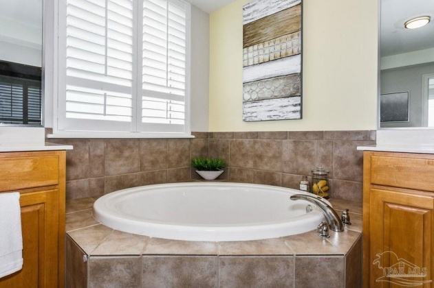 Other, Florida N/A, 3 Bedrooms Bedrooms, ,3 BathroomsBathrooms,Residential,For Sale,Nelle,863295