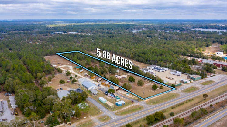 Defuniak Springs, Florida 32433, 3 Bedrooms Bedrooms, ,2 BathroomsBathrooms,Residential,For Sale,Us Highway 90,863334