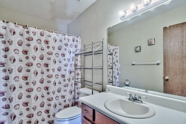 Panama City, Florida 32405, 3 Bedrooms Bedrooms, ,2 BathroomsBathrooms,Residential,For Sale,Marywood,865115