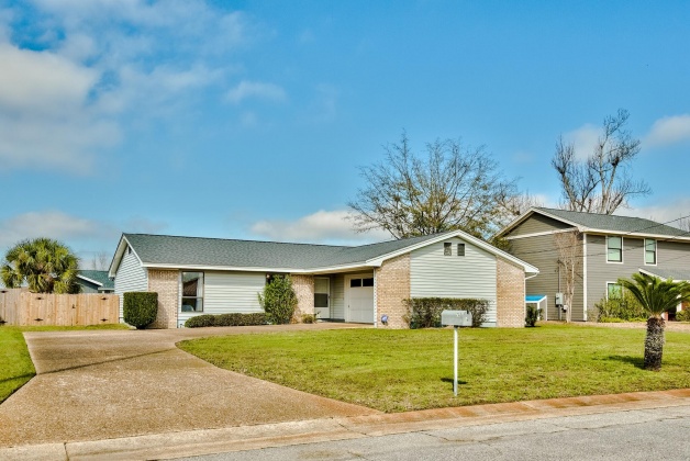 Panama City, Florida 32405, 3 Bedrooms Bedrooms, ,2 BathroomsBathrooms,Residential,For Sale,Marywood,865115