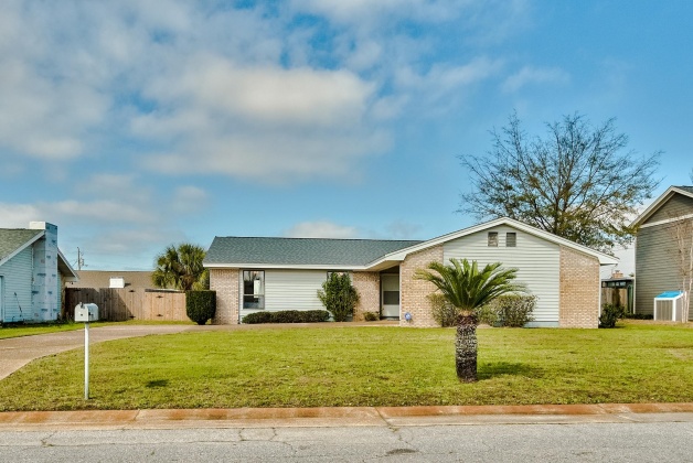 Panama City, Florida 32405, 3 Bedrooms Bedrooms, ,2 BathroomsBathrooms,Residential,For Sale,Marywood,865115