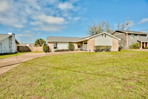 Panama City, Florida 32405, 3 Bedrooms Bedrooms, ,2 BathroomsBathrooms,Residential,For Sale,Marywood,865115