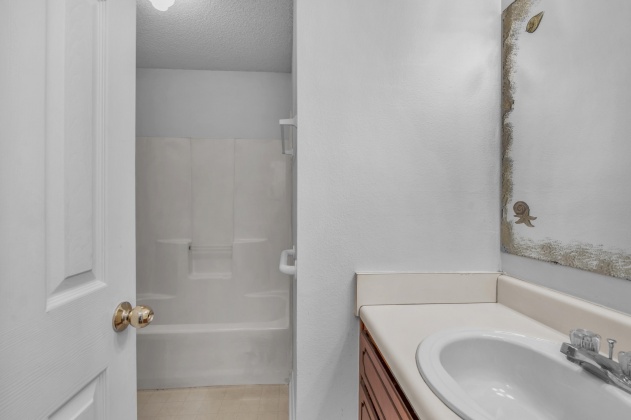 Milton, Florida 32583, 3 Bedrooms Bedrooms, ,2 BathroomsBathrooms,Residential,For Sale,Chantilly,865561