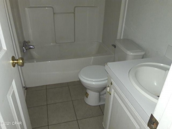 Ponce De Leon, Florida 32455, 3 Bedrooms Bedrooms, ,2 BathroomsBathrooms,Residential,For Sale,Hardwood,866219