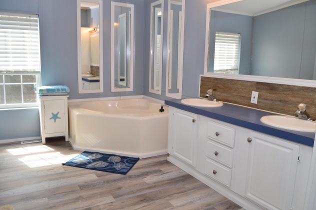 Panama City Beach, Florida 32413, 3 Bedrooms Bedrooms, ,3 BathroomsBathrooms,Residential,For Sale,Lakeview,866357