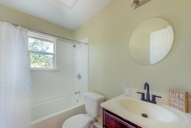 Defuniak Springs, Florida 32433, 3 Bedrooms Bedrooms, ,1 BathroomBathrooms,Residential,For Sale,First,866569