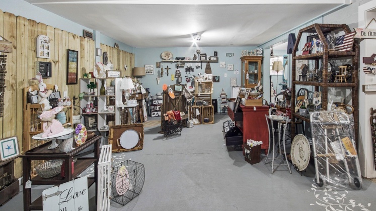 Defuniak Springs, Florida 32433, 1 Bedroom Bedrooms, ,2 BathroomsBathrooms,Residential,For Sale,Us Hwy 90 W,852441