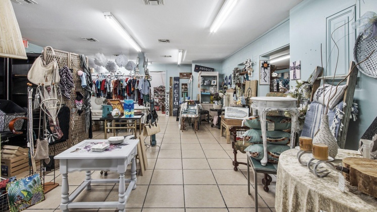 Defuniak Springs, Florida 32433, 1 Bedroom Bedrooms, ,2 BathroomsBathrooms,Residential,For Sale,Us Hwy 90 W,852441
