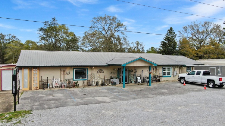 Defuniak Springs, Florida 32433, 1 Bedroom Bedrooms, ,2 BathroomsBathrooms,Residential,For Sale,Us Hwy 90 W,852441