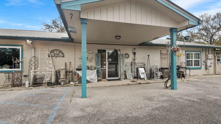 Defuniak Springs, Florida 32433, 1 Bedroom Bedrooms, ,2 BathroomsBathrooms,Residential,For Sale,Us Hwy 90 W,852441