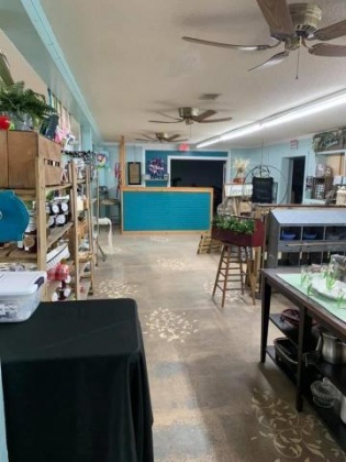 Defuniak Springs, Florida 32433, 1 Bedroom Bedrooms, ,2 BathroomsBathrooms,Residential,For Sale,Us Hwy 90 W,852441