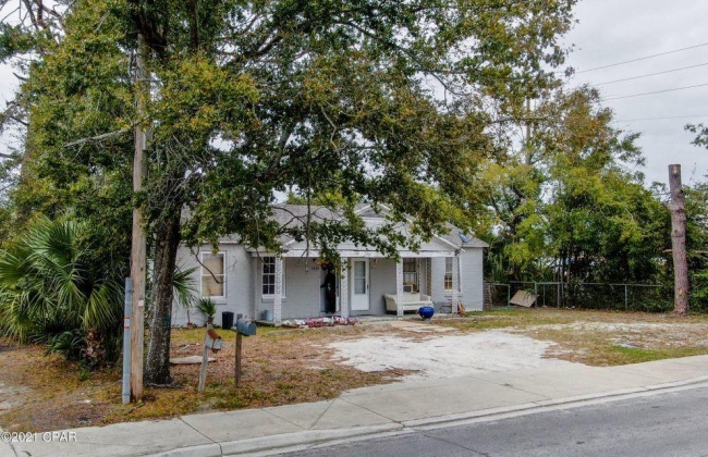 Panama City, Florida 32401, 7 Bedrooms Bedrooms, ,8 BathroomsBathrooms,Residential,For Sale,7th,866911