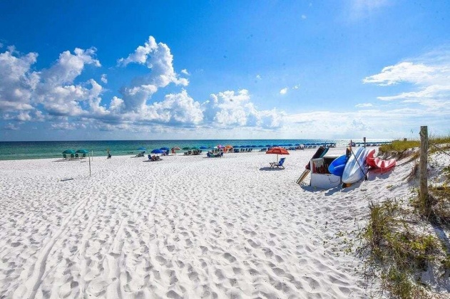 Destin, Florida 32541, 2 Bedrooms Bedrooms, ,3 BathroomsBathrooms,Residential,For Sale,Highway 98,867345