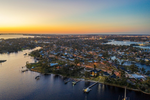 Panama City, Florida 32401, 6 Bedrooms Bedrooms, ,6 BathroomsBathrooms,Residential,For Sale,Cove Terrace,867434