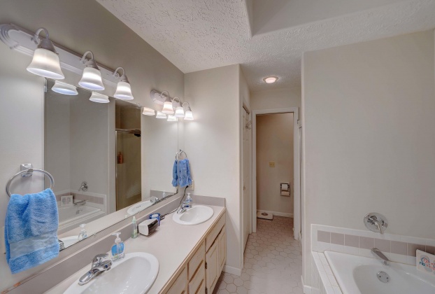 Panama City Beach, Florida 32413, 3 Bedrooms Bedrooms, ,2 BathroomsBathrooms,Residential,For Sale,Lakeside,867636