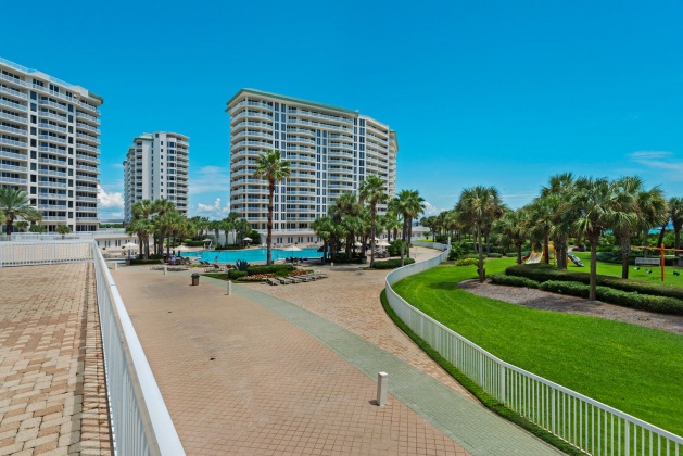 Destin, Florida 32541, 2 Bedrooms Bedrooms, ,3 BathroomsBathrooms,Residential,For Sale,Emerald Coast,867760