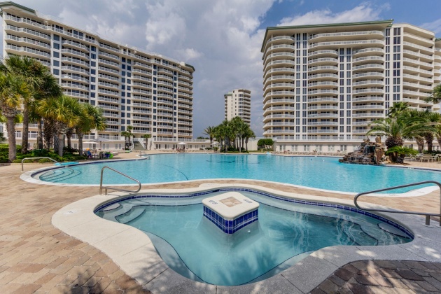 Destin, Florida 32541, 2 Bedrooms Bedrooms, ,3 BathroomsBathrooms,Residential,For Sale,Emerald Coast,867760