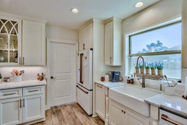 Panama City, Florida 32401, 3 Bedrooms Bedrooms, ,2 BathroomsBathrooms,Residential,For Sale,Dewitt,868525
