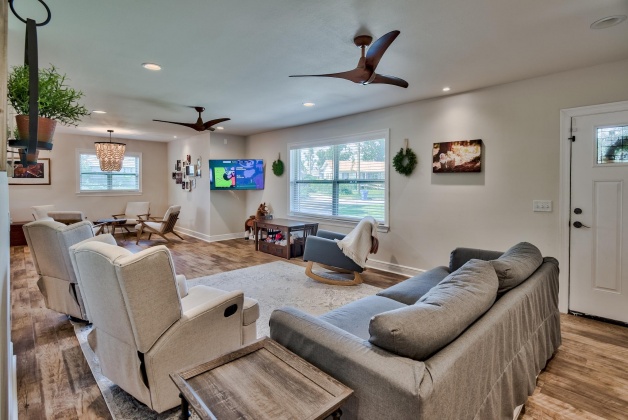 Panama City, Florida 32401, 3 Bedrooms Bedrooms, ,2 BathroomsBathrooms,Residential,For Sale,Dewitt,868525
