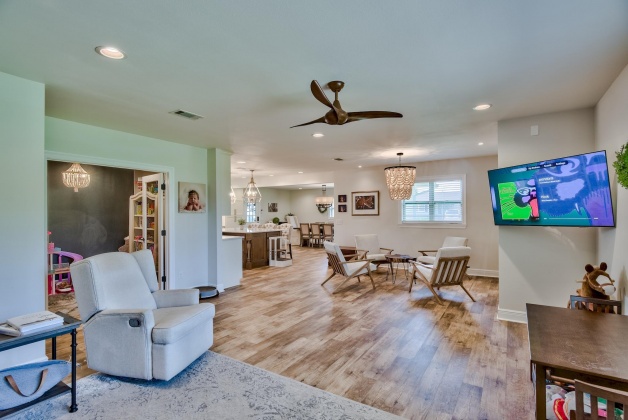 Panama City, Florida 32401, 3 Bedrooms Bedrooms, ,2 BathroomsBathrooms,Residential,For Sale,Dewitt,868525