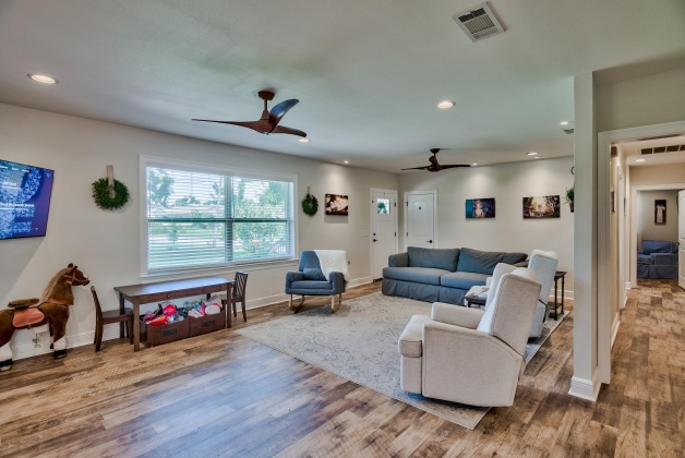 Panama City, Florida 32401, 3 Bedrooms Bedrooms, ,2 BathroomsBathrooms,Residential,For Sale,Dewitt,868525