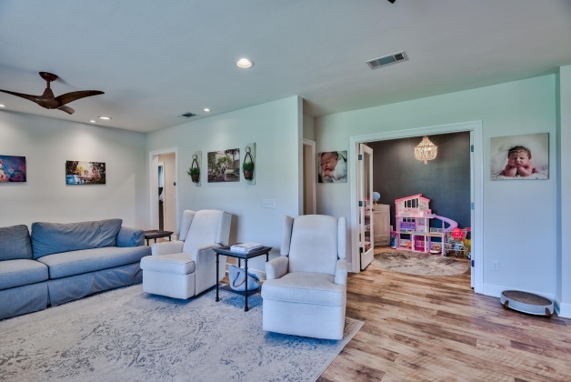 Panama City, Florida 32401, 3 Bedrooms Bedrooms, ,2 BathroomsBathrooms,Residential,For Sale,Dewitt,868525