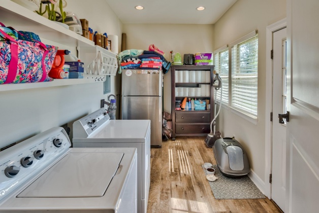 Panama City, Florida 32401, 3 Bedrooms Bedrooms, ,2 BathroomsBathrooms,Residential,For Sale,Dewitt,868525