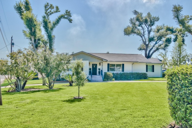 Panama City, Florida 32401, 3 Bedrooms Bedrooms, ,2 BathroomsBathrooms,Residential,For Sale,Dewitt,868525