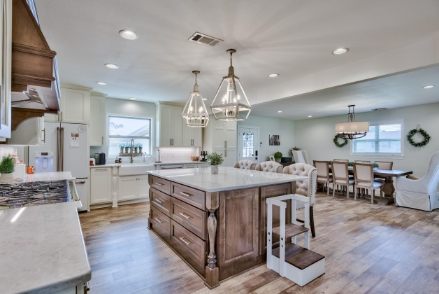 Panama City, Florida 32401, 3 Bedrooms Bedrooms, ,2 BathroomsBathrooms,Residential,For Sale,Dewitt,868525