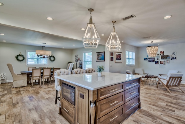 Panama City, Florida 32401, 3 Bedrooms Bedrooms, ,2 BathroomsBathrooms,Residential,For Sale,Dewitt,868525