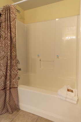 Panama City, Florida 32408, 2 Bedrooms Bedrooms, ,3 BathroomsBathrooms,Residential,For Sale,Thomas,868751
