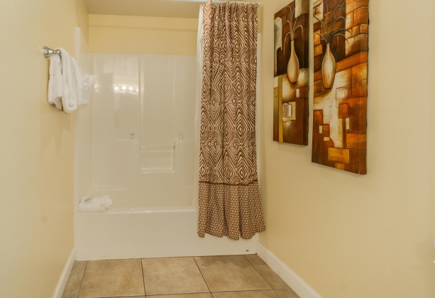 Panama City, Florida 32408, 2 Bedrooms Bedrooms, ,3 BathroomsBathrooms,Residential,For Sale,Thomas,868774