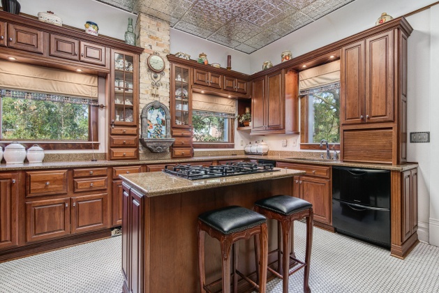 Pensacola, Florida 32501, 5 Bedrooms Bedrooms, ,5 BathroomsBathrooms,Residential,For Sale,Desoto,859617