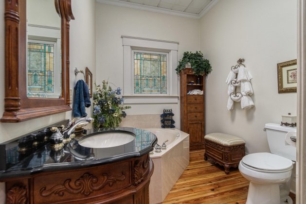 Pensacola, Florida 32501, 5 Bedrooms Bedrooms, ,5 BathroomsBathrooms,Residential,For Sale,Desoto,859617