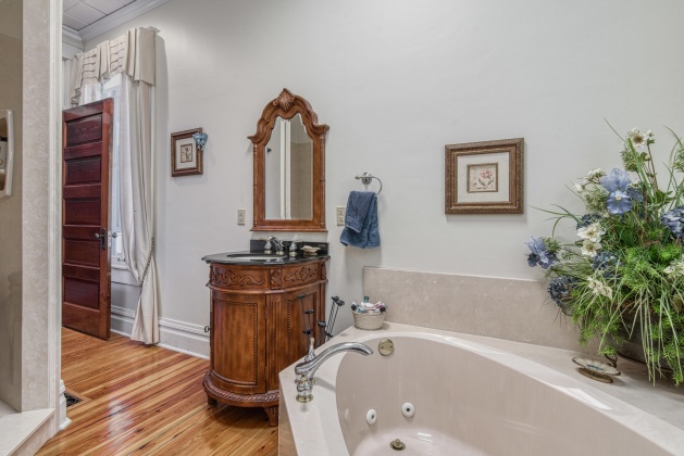 Pensacola, Florida 32501, 5 Bedrooms Bedrooms, ,5 BathroomsBathrooms,Residential,For Sale,Desoto,859617