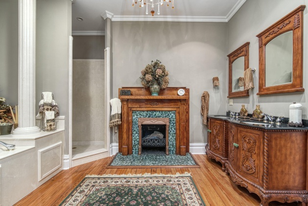 Pensacola, Florida 32501, 5 Bedrooms Bedrooms, ,5 BathroomsBathrooms,Residential,For Sale,Desoto,859617