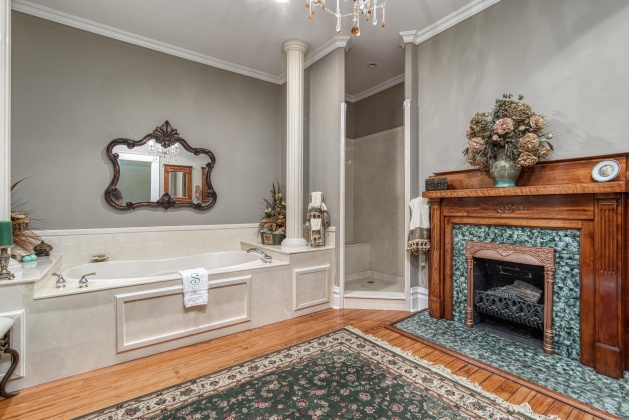 Pensacola, Florida 32501, 5 Bedrooms Bedrooms, ,5 BathroomsBathrooms,Residential,For Sale,Desoto,859617