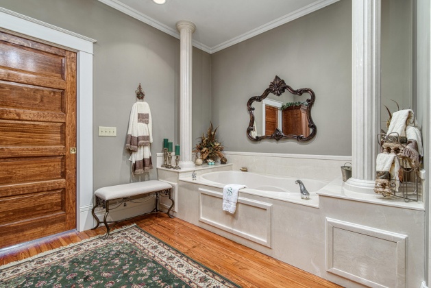 Pensacola, Florida 32501, 5 Bedrooms Bedrooms, ,5 BathroomsBathrooms,Residential,For Sale,Desoto,859617