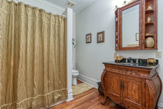 Pensacola, Florida 32501, 5 Bedrooms Bedrooms, ,5 BathroomsBathrooms,Residential,For Sale,Desoto,859617