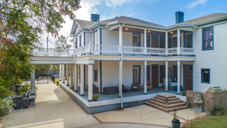 Pensacola, Florida 32501, 5 Bedrooms Bedrooms, ,5 BathroomsBathrooms,Residential,For Sale,Desoto,859617