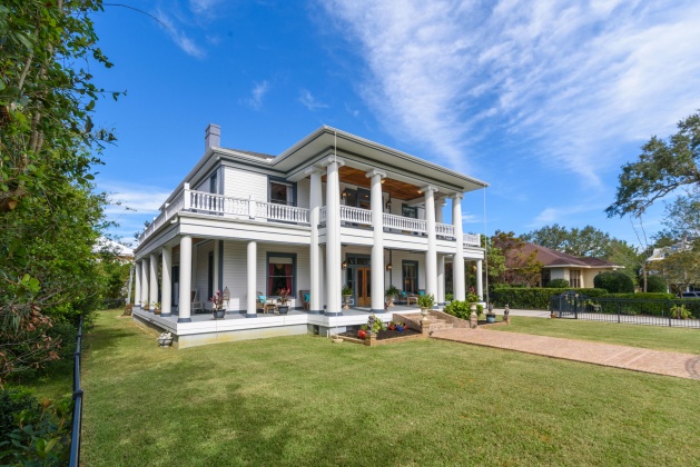 Pensacola, Florida 32501, 5 Bedrooms Bedrooms, ,5 BathroomsBathrooms,Residential,For Sale,Desoto,859617