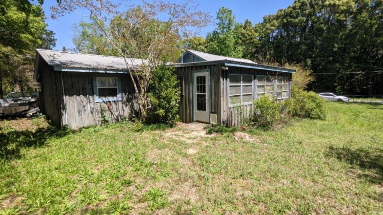 Defuniak Springs, Florida 32435, 3 Bedrooms Bedrooms, ,2 BathroomsBathrooms,Residential,For Sale,Hubbard,869074