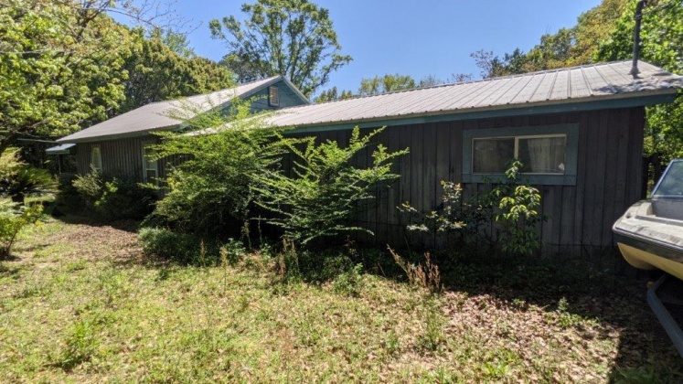 Defuniak Springs, Florida 32435, 3 Bedrooms Bedrooms, ,2 BathroomsBathrooms,Residential,For Sale,Hubbard,869074