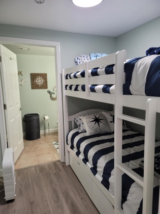 Panama City, Florida 32408, 2 Bedrooms Bedrooms, ,3 BathroomsBathrooms,Residential,For Sale,Thomas,869115