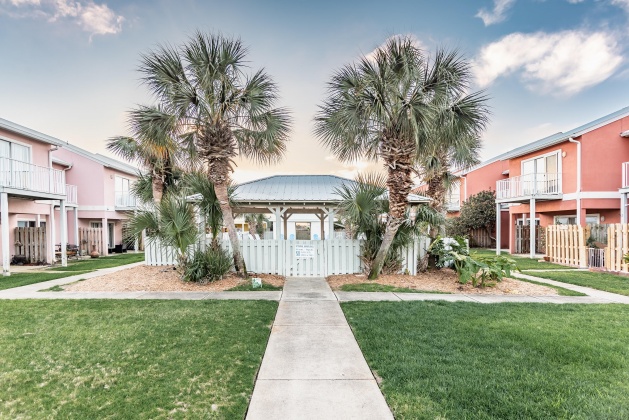Miramar Beach, Florida 32550, 2 Bedrooms Bedrooms, ,3 BathroomsBathrooms,Residential,For Sale,Geronimo,869156