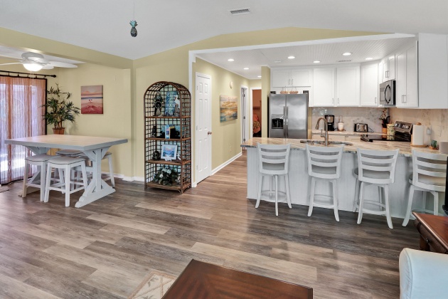 Miramar Beach, Florida 32550, 2 Bedrooms Bedrooms, ,2 BathroomsBathrooms,Residential,For Sale,Sea Oats,869178